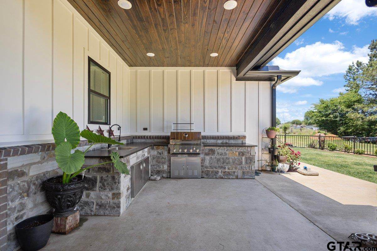 413 County Road 3101 - Photo 1