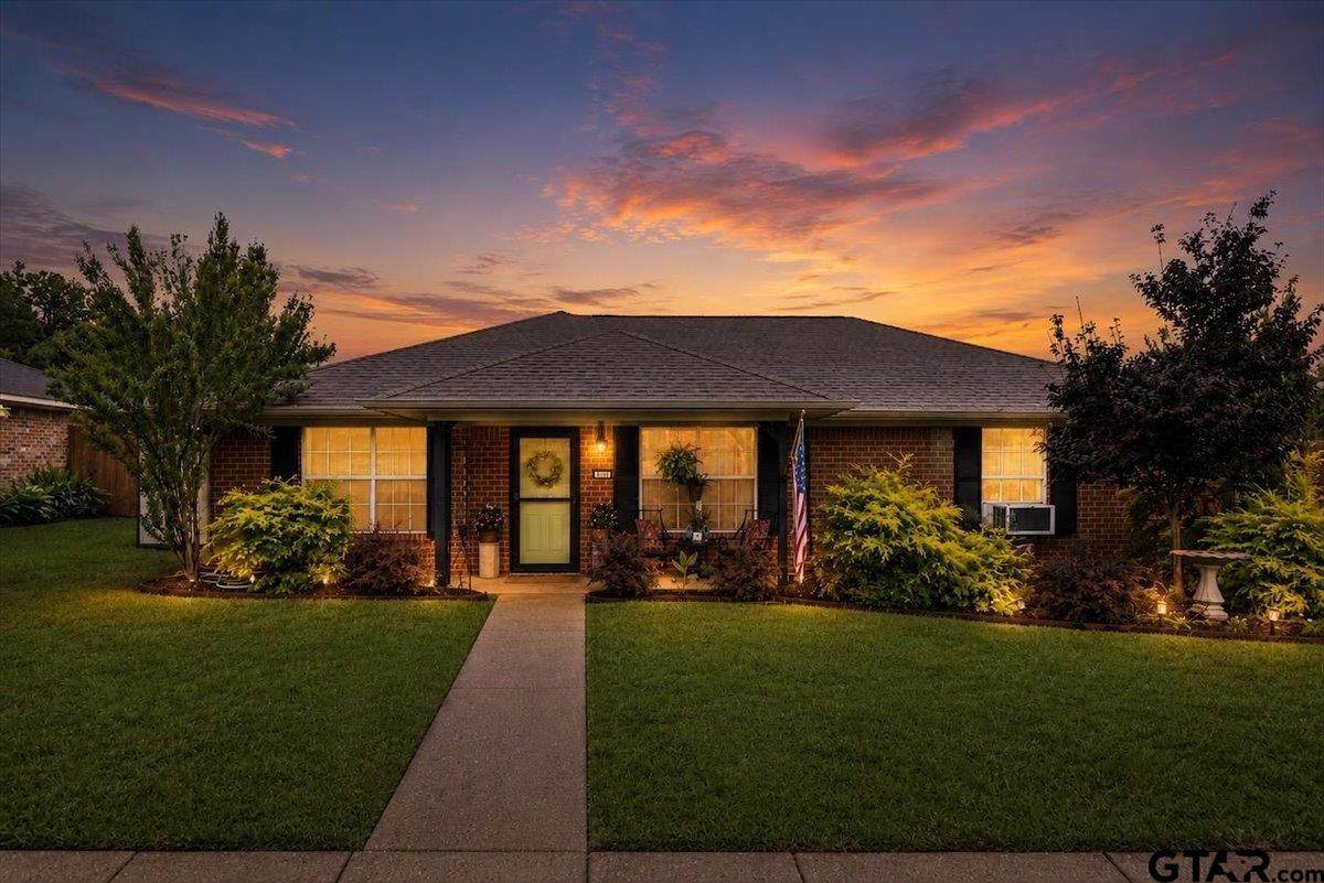 407 Briar Court - Photo 1