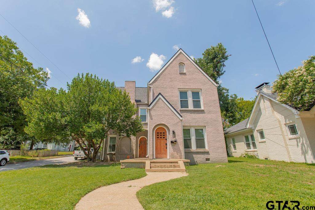831 Houston Street - Photo 1