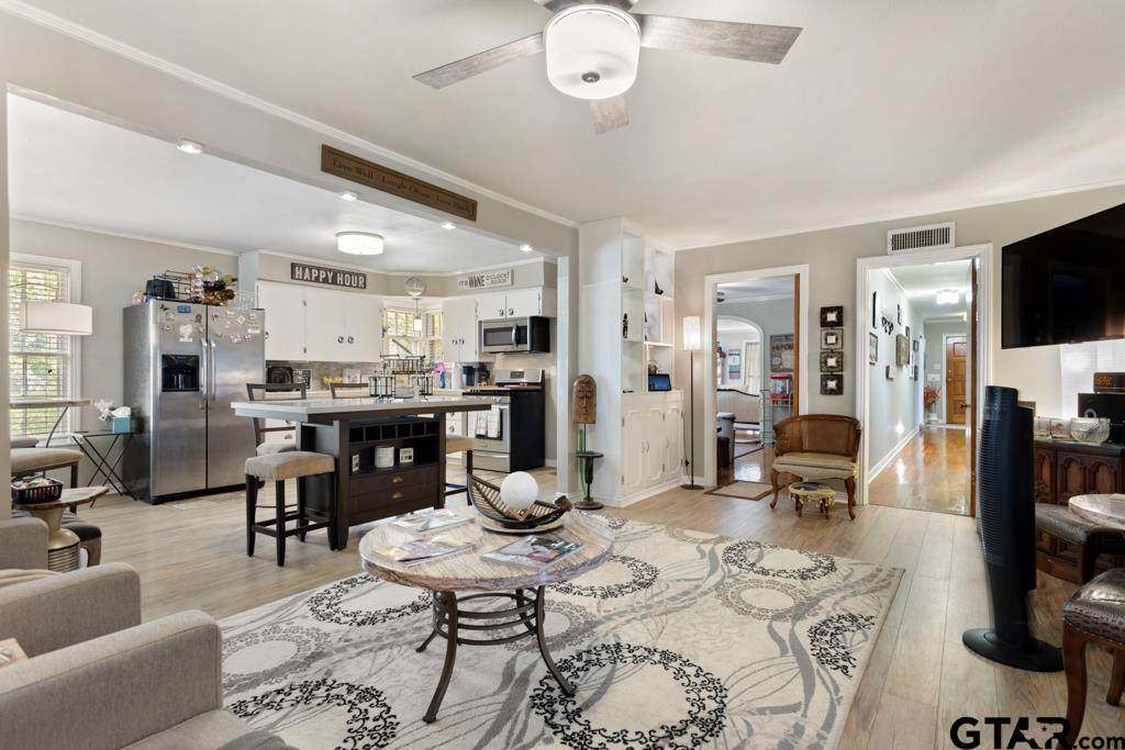 1522 Moore Ave - Photo 1