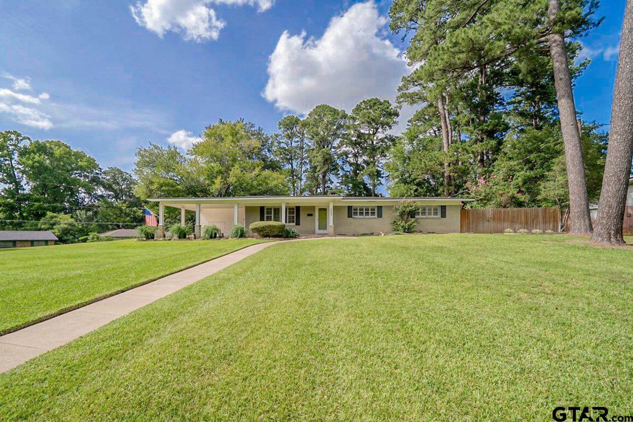 1003 Gardenia Lane - Photo 1
