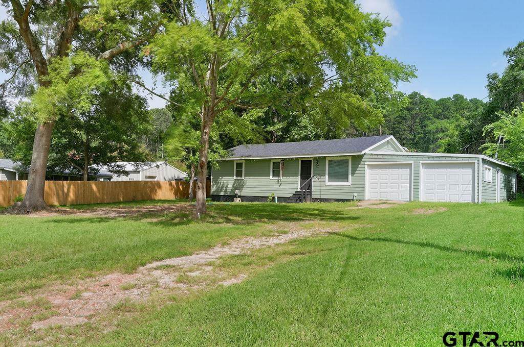 369 Pinewood - Photo 1