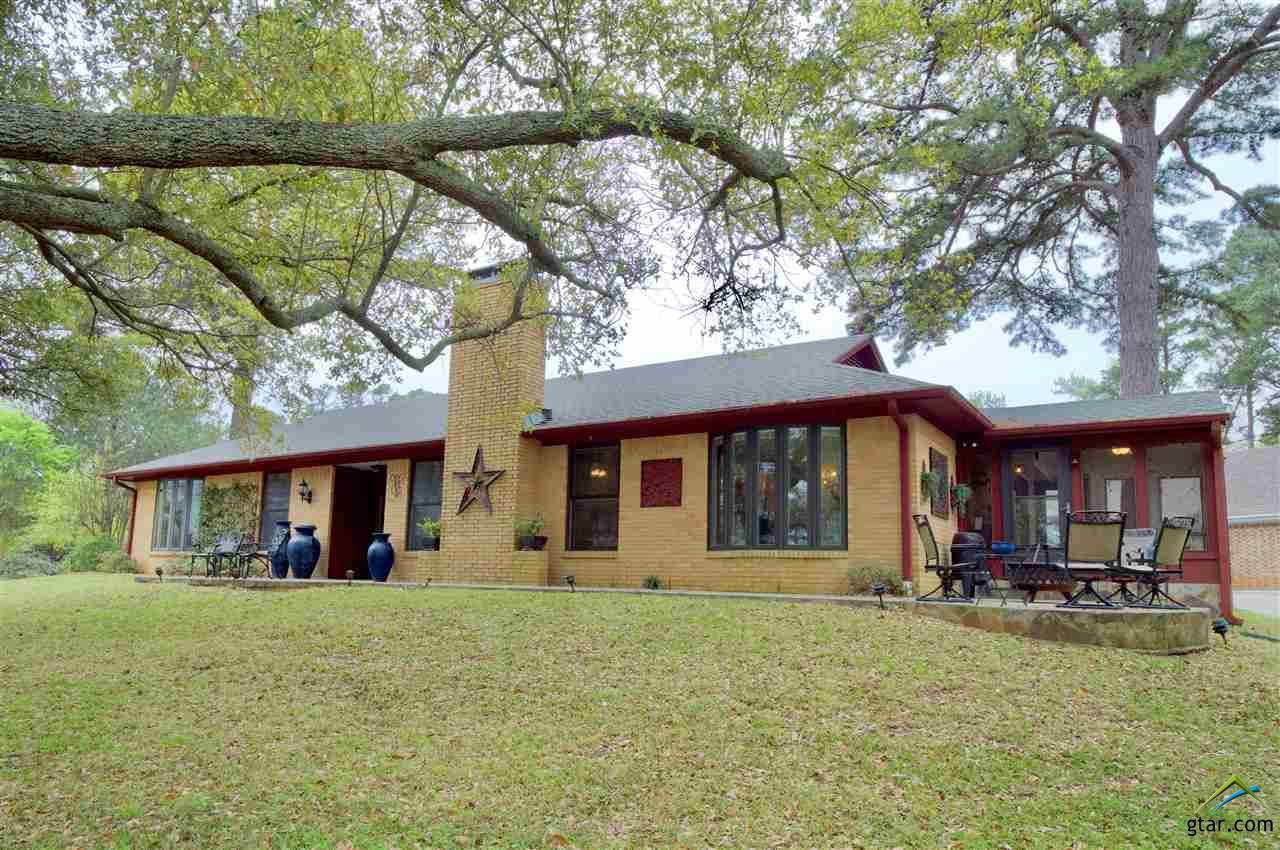 1420 Lakeshore - Photo 1