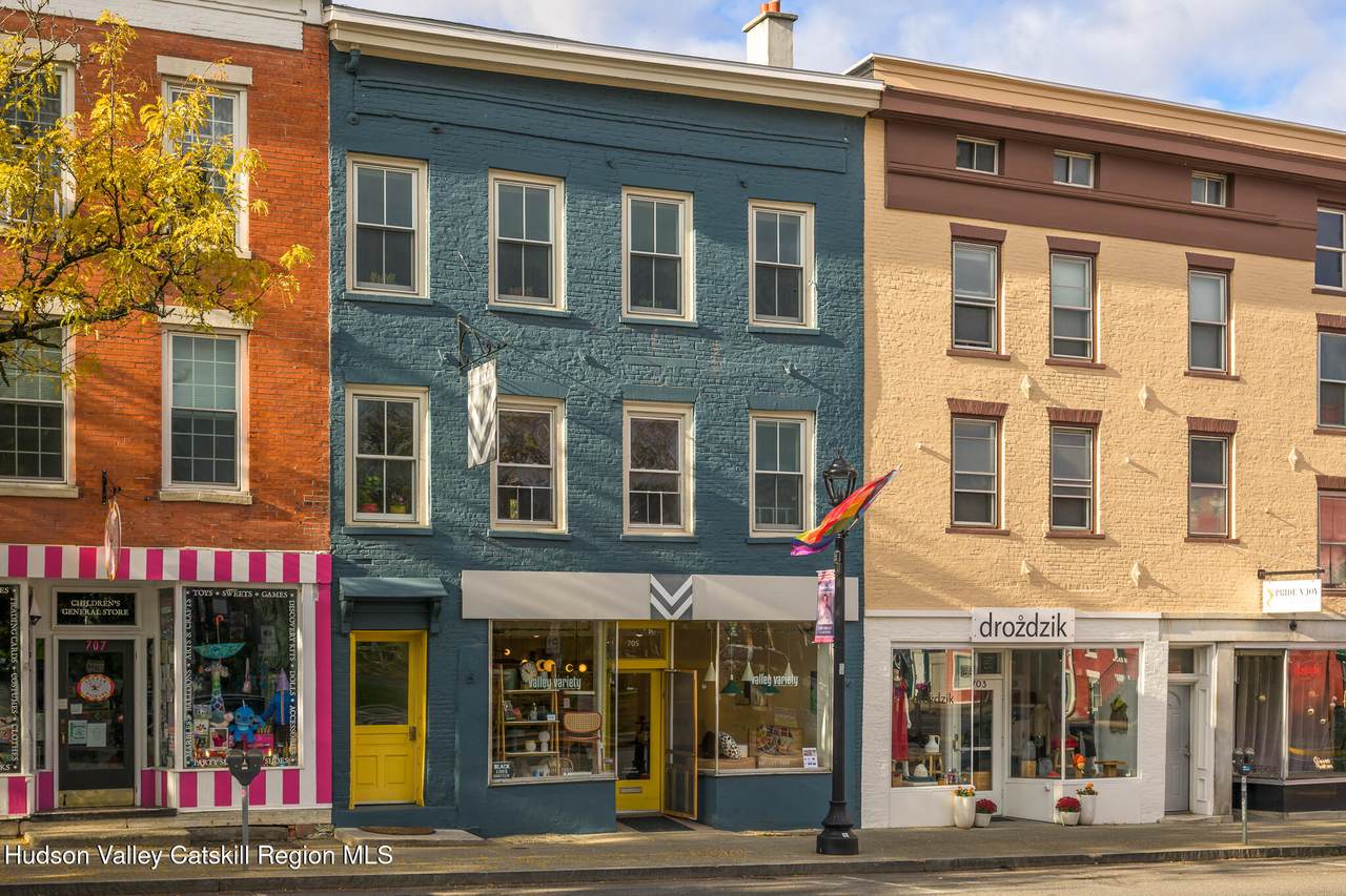 705 Warren Street - Photo 1