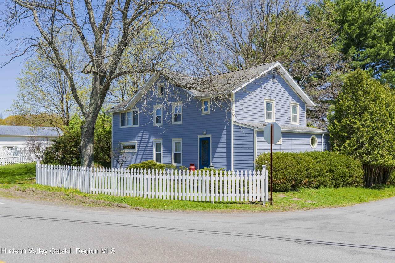 606 Church Avenue - Photo 1