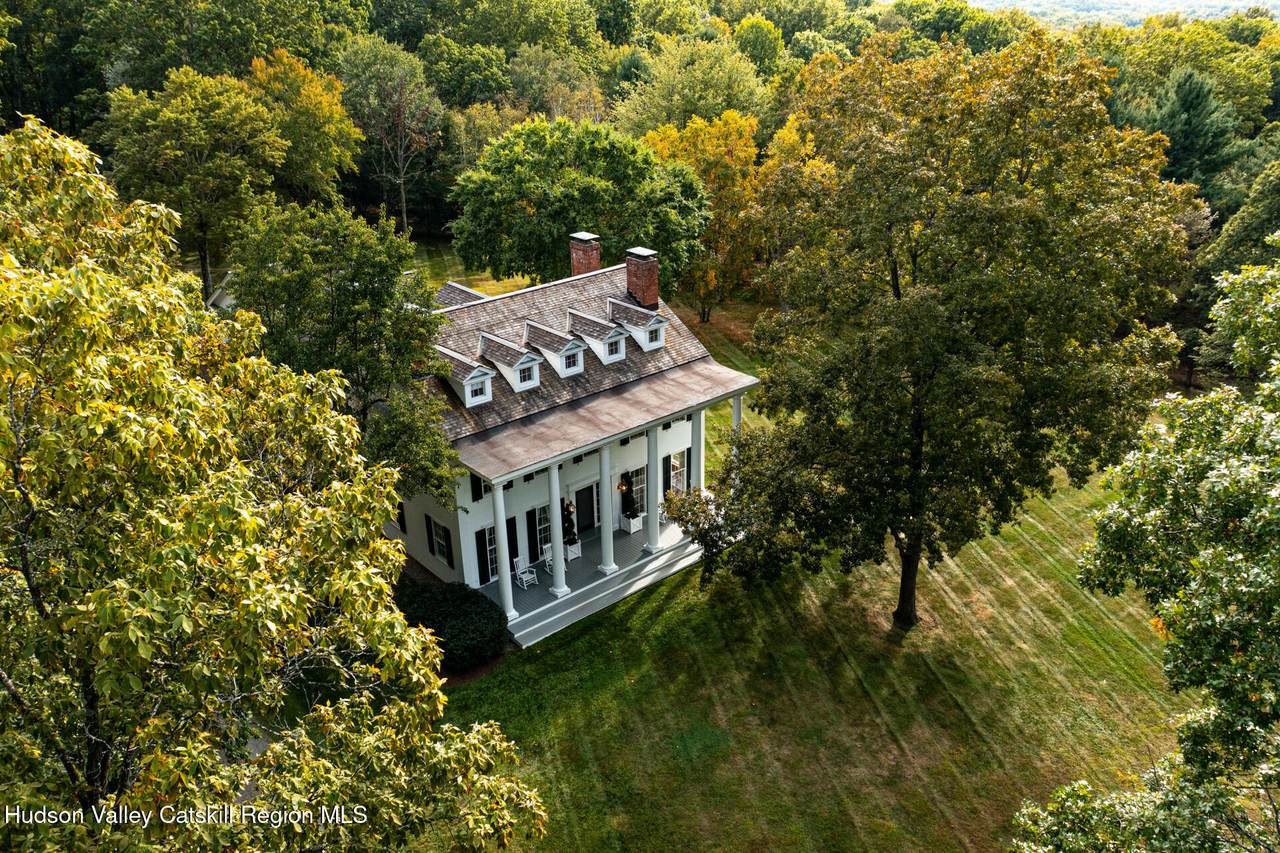 406 Shunpike - Photo 1