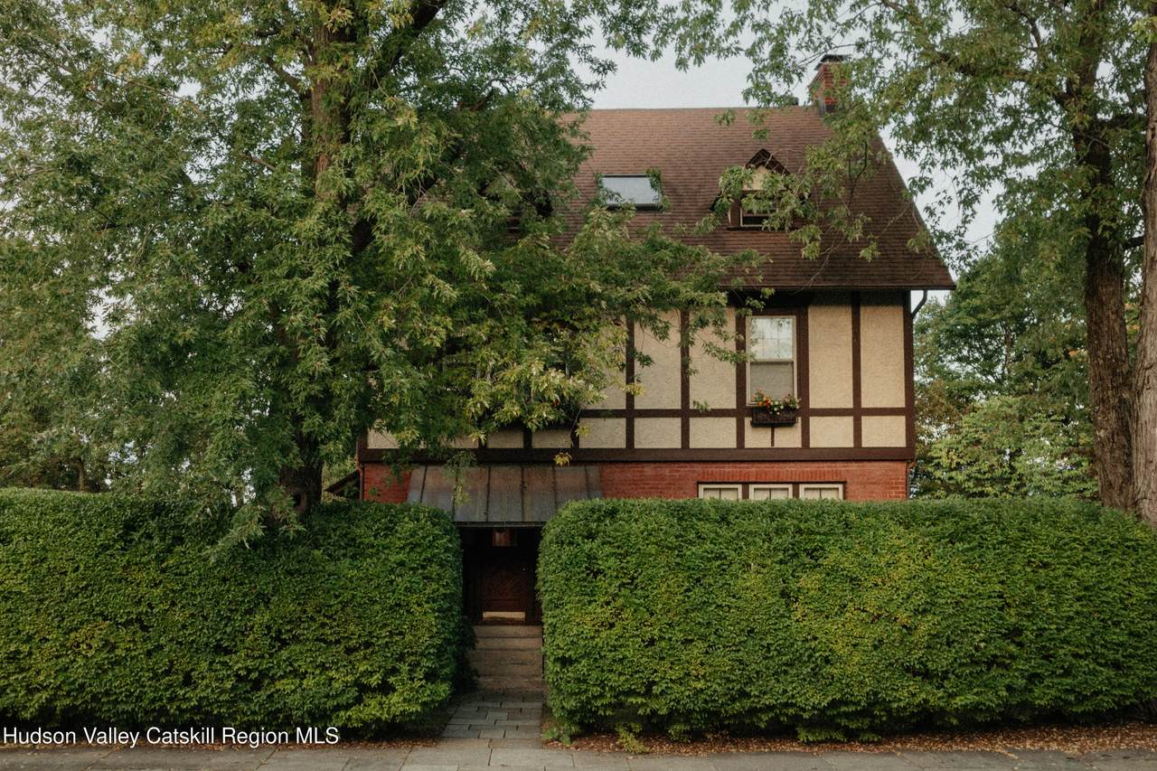 8 Hartwell Avenue - Photo 1