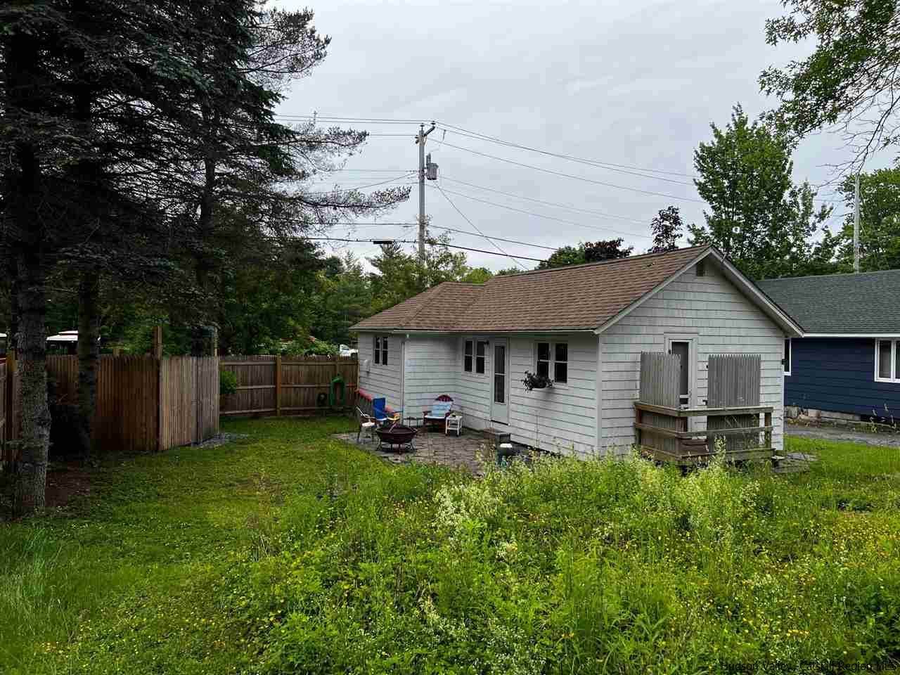 84 Railroad Avenue - Photo 1