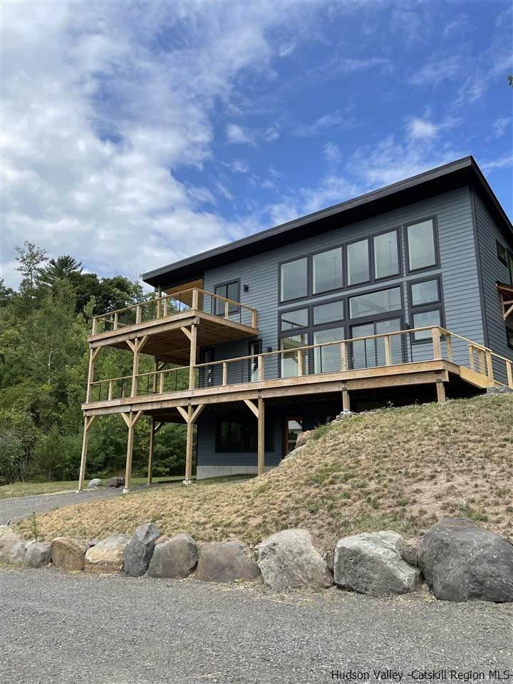 385 Queens Highway - Photo 1