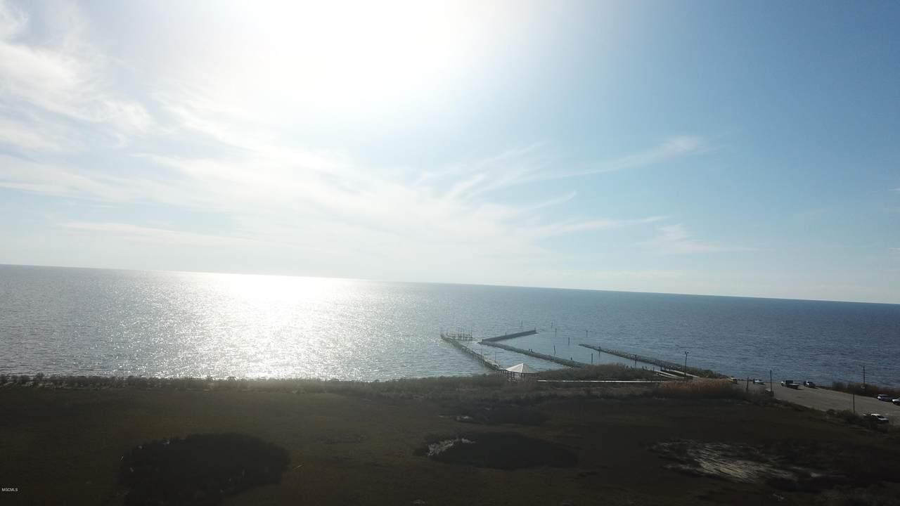 9025 Seacliff Boulevard - Photo 1