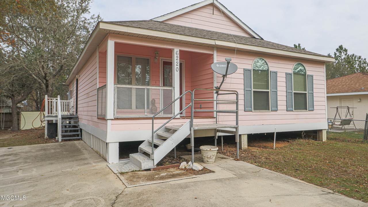 6220 Grenada Street - Photo 1
