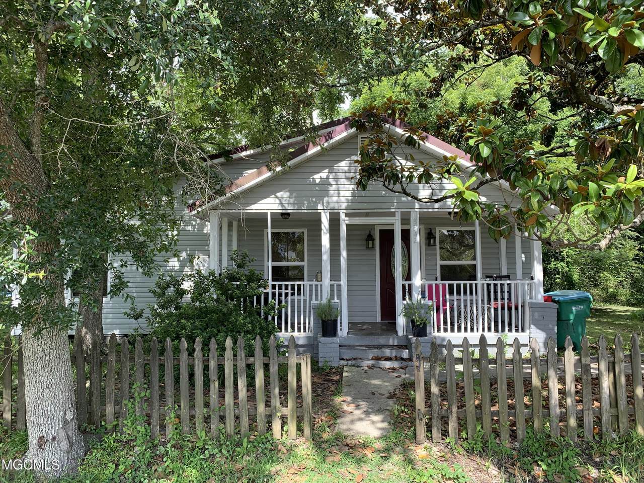 8342 Railroad Avenue - Photo 1