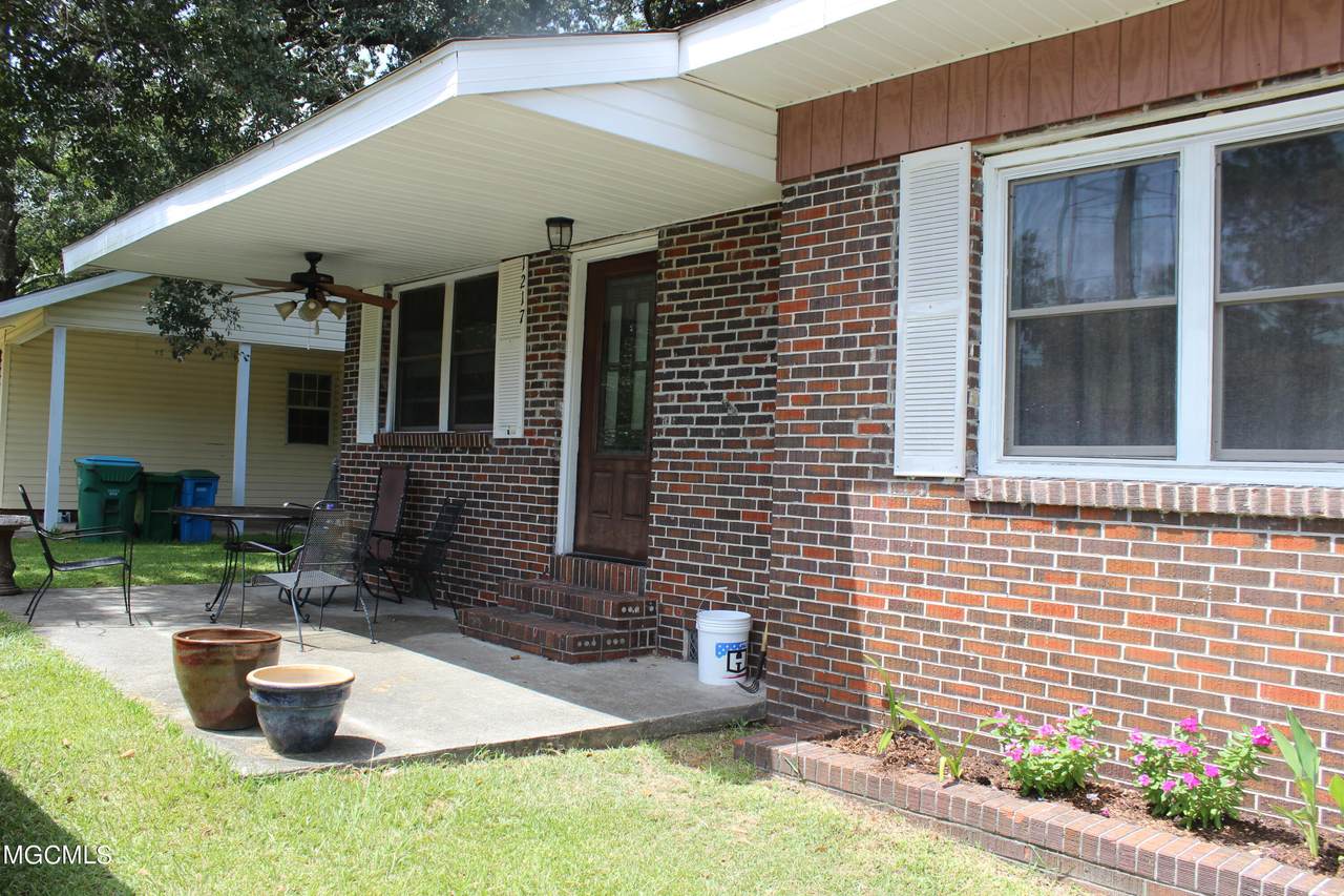 1217 Polk Avenue - Photo 1