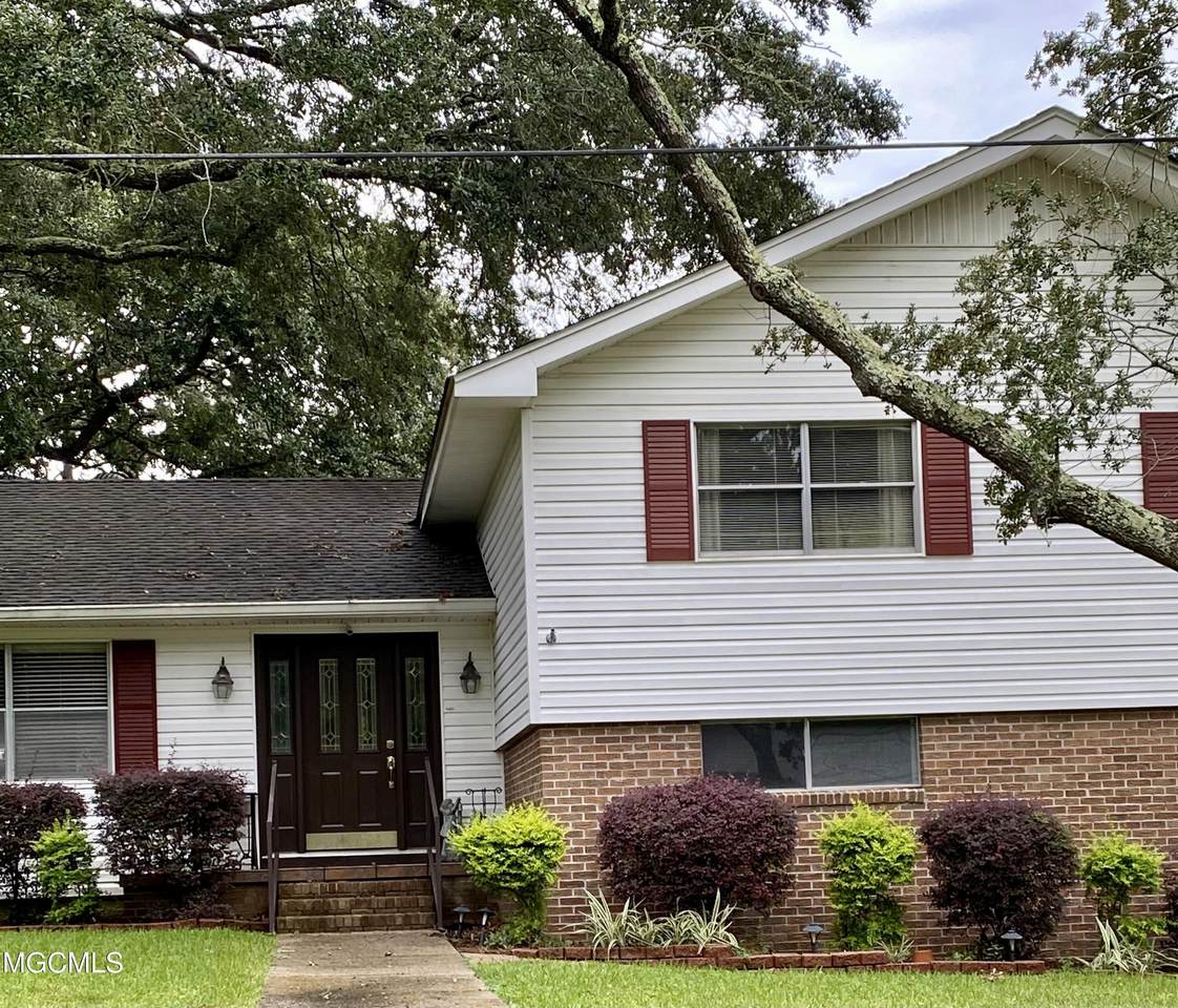 333 Fairview Drive - Photo 1