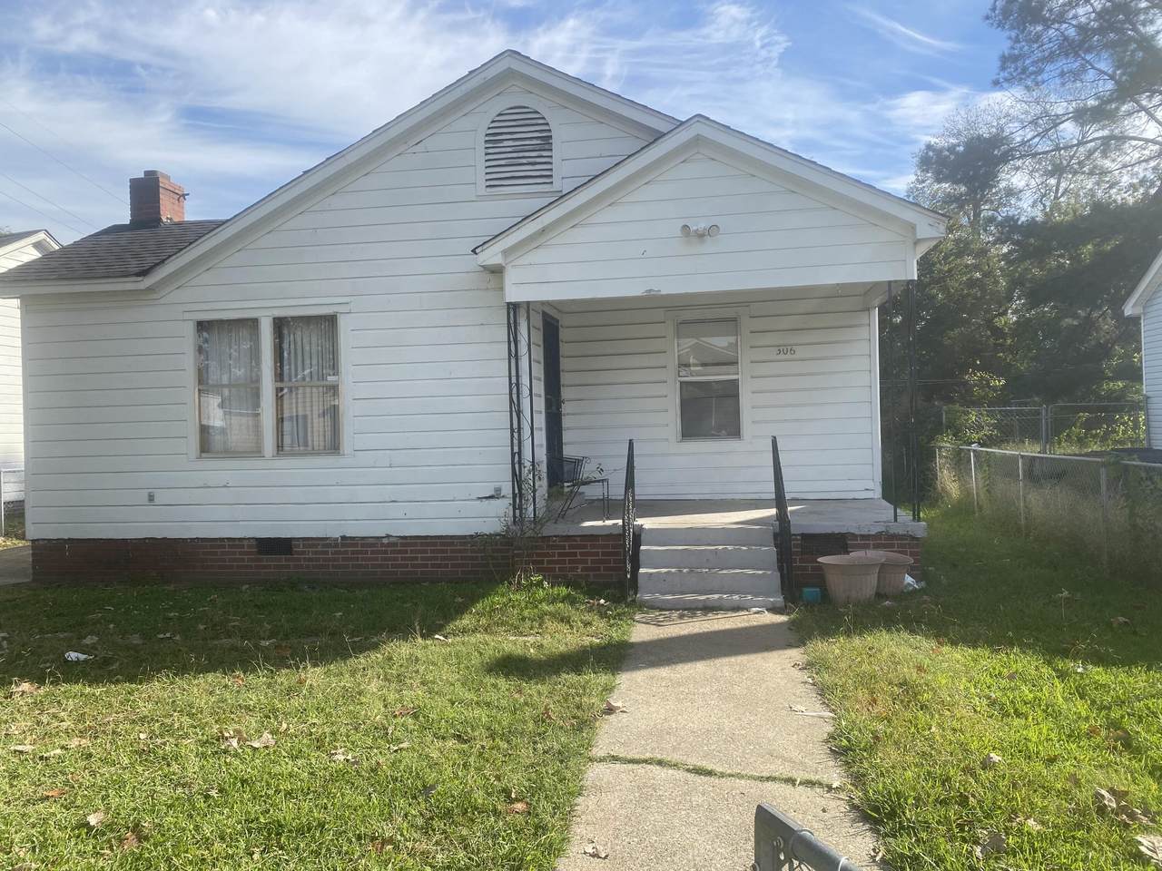 306 Edgar Ave - Photo 1