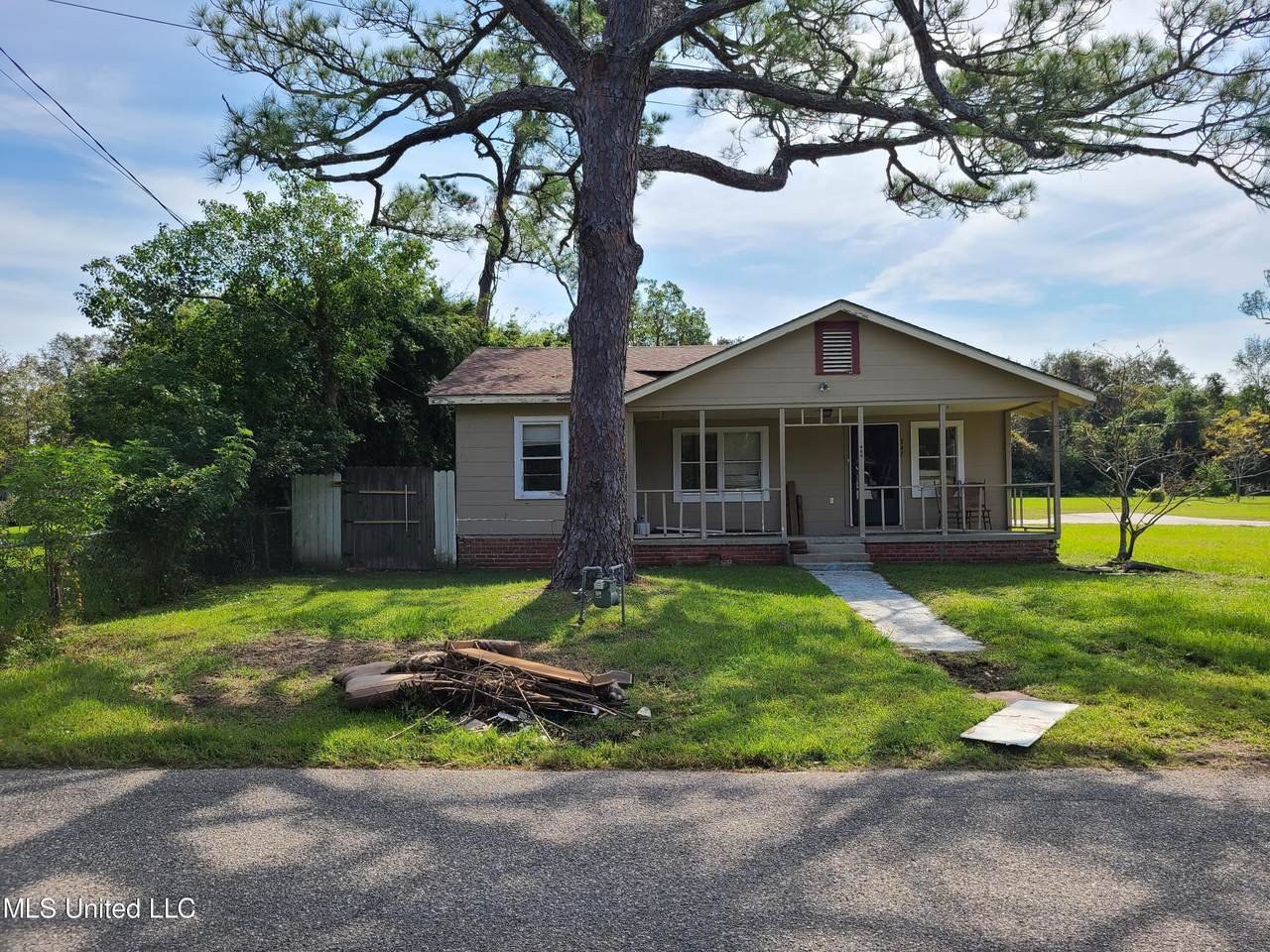 547 Commerce Street - Photo 1
