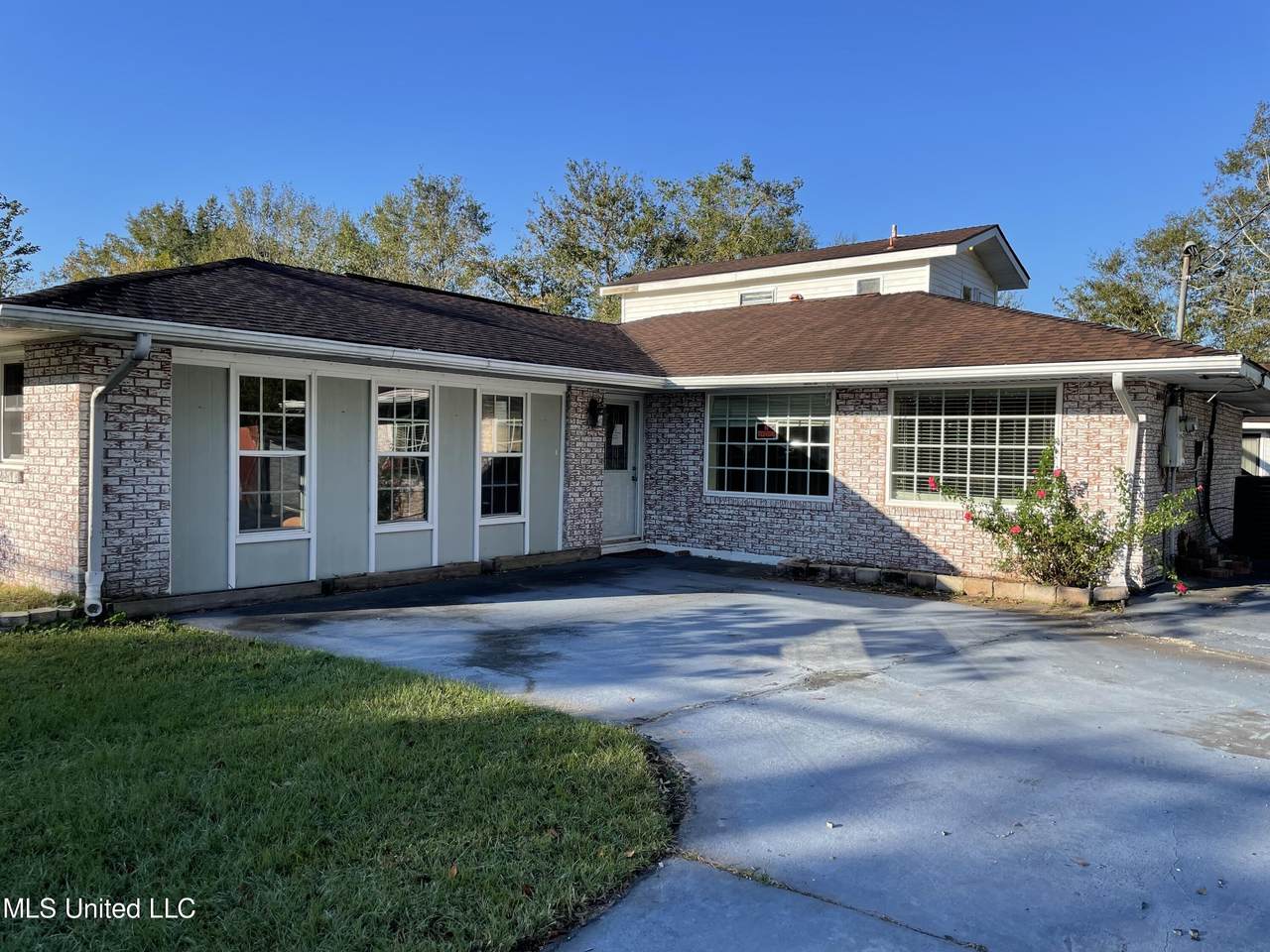 7133 Denver Drive - Photo 1