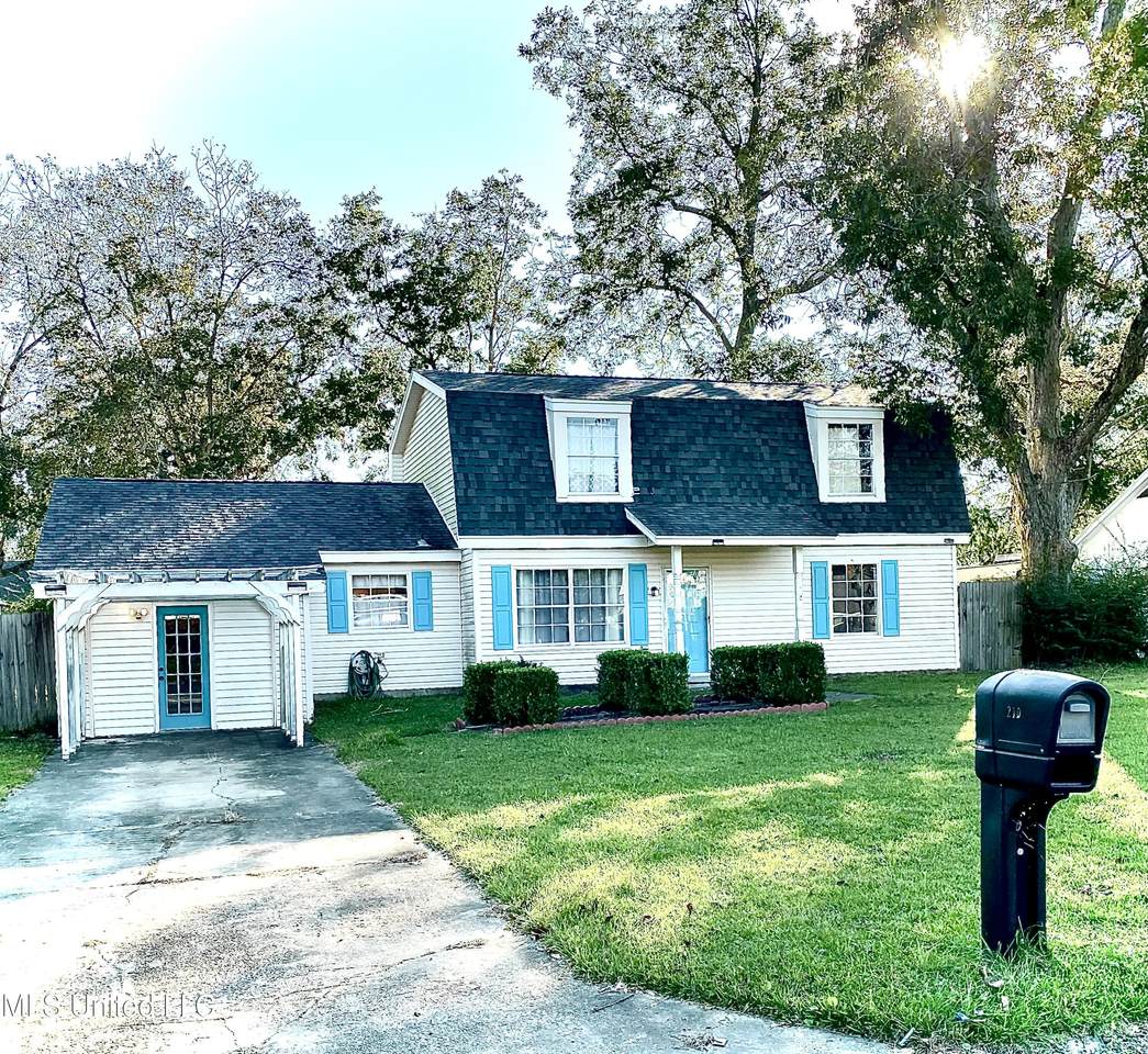 210 Royal Drive - Photo 1