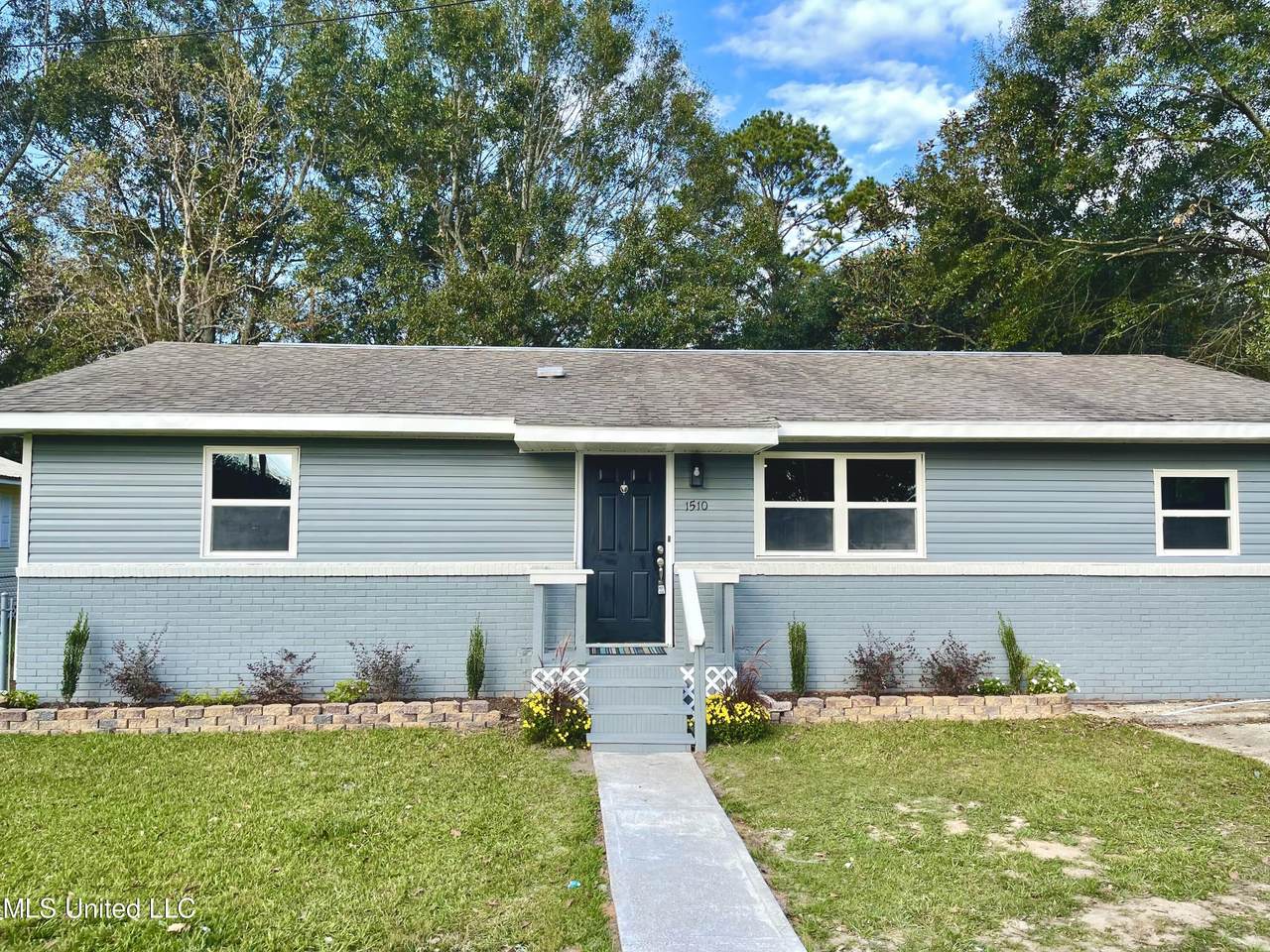 1510 6th Avenue - Photo 1