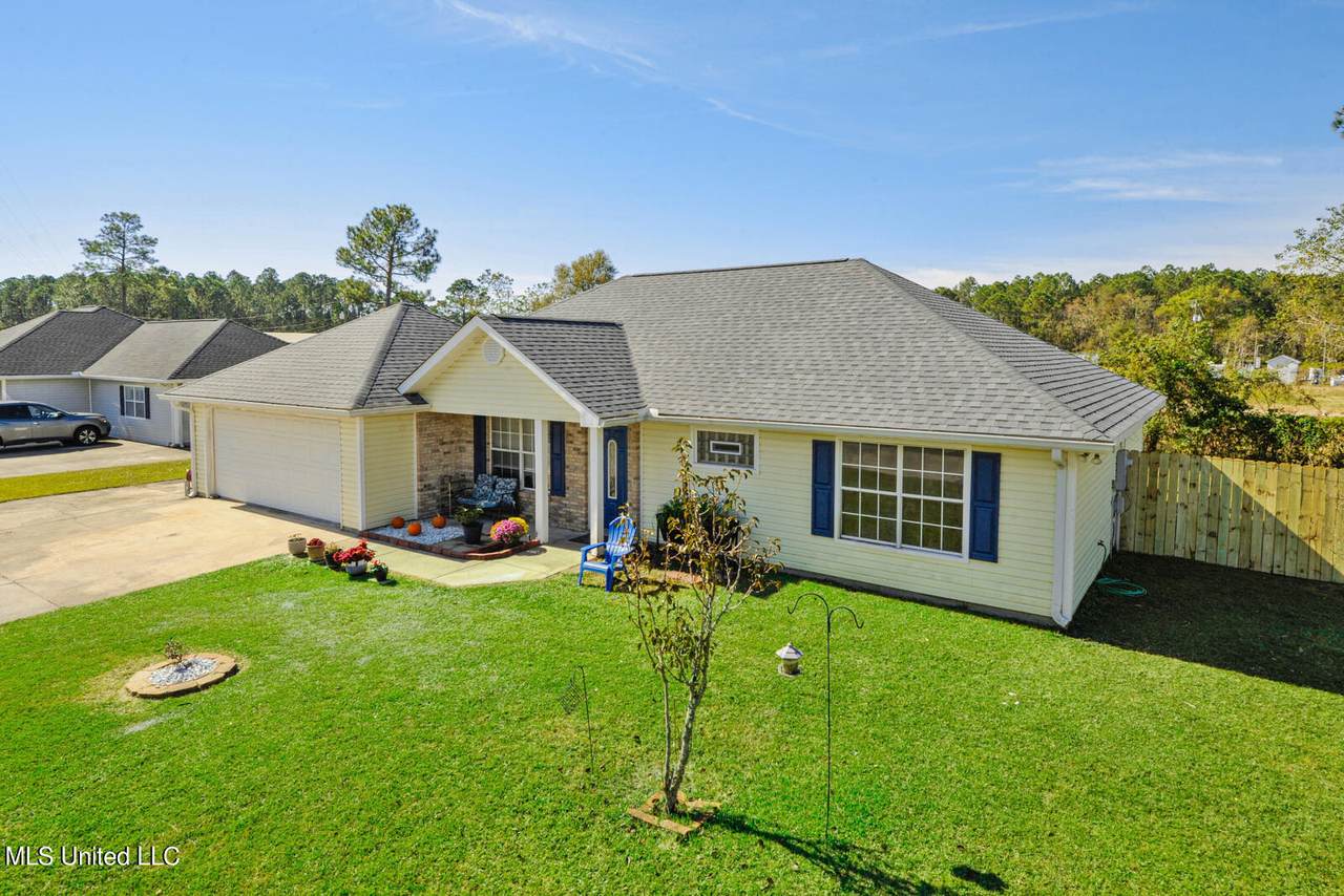 807 Kyle Circle - Photo 1