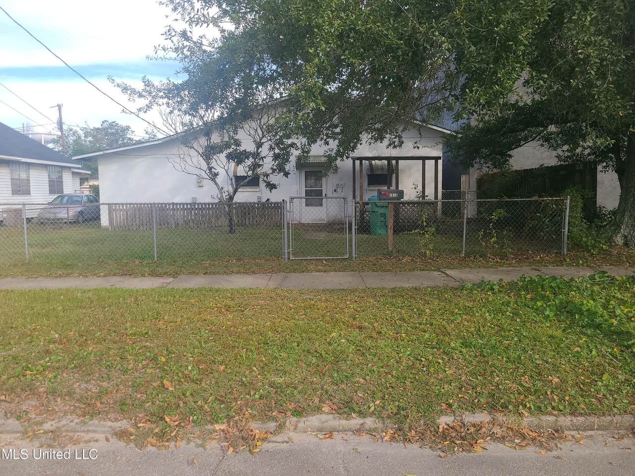 1610 30th Avenue - Photo 1