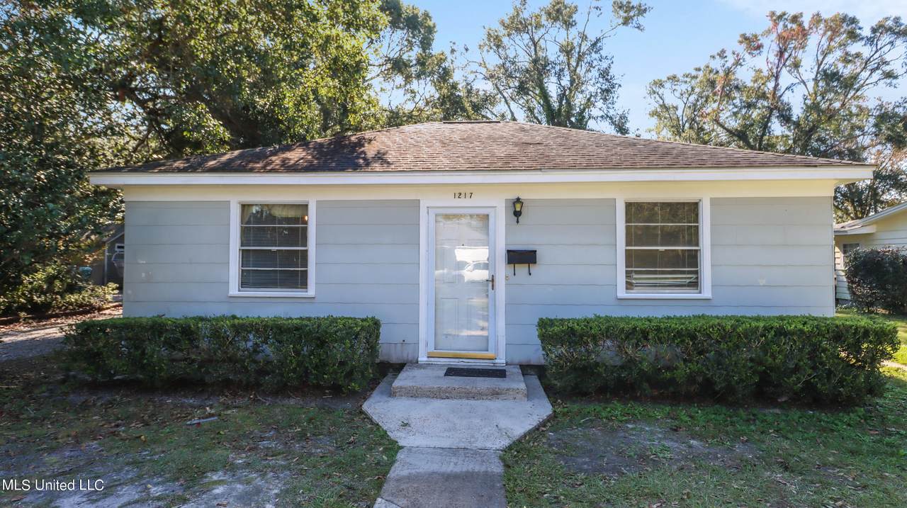 1217 25th Street - Photo 1