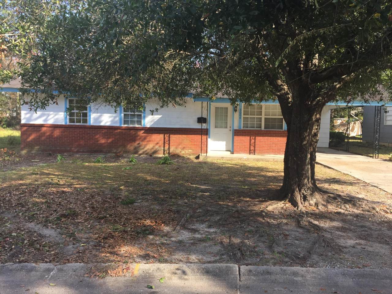 3004 Pineland Drive - Photo 1