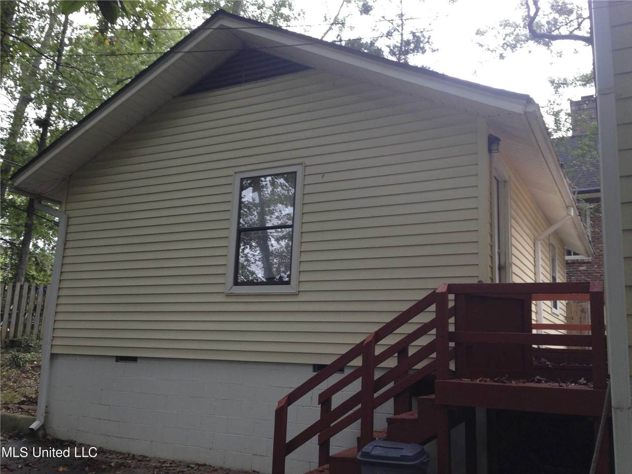 1715 Howard Street - Photo 1