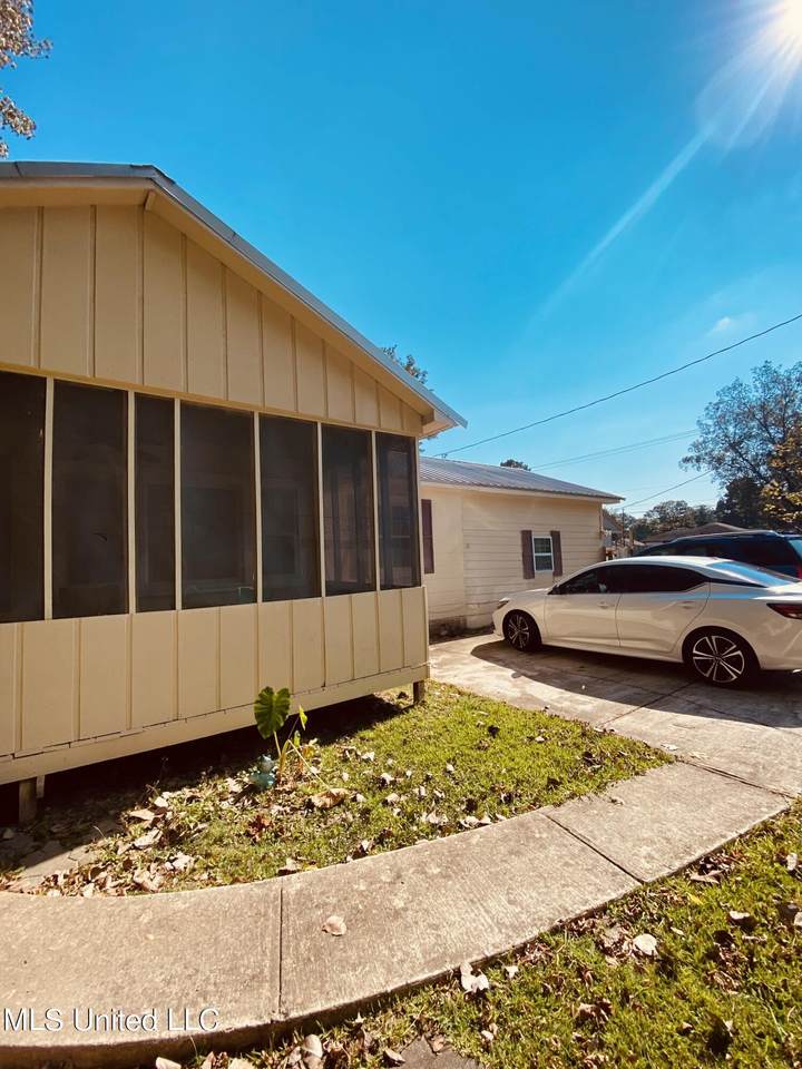 1514 Gordon Avenue - Photo 1