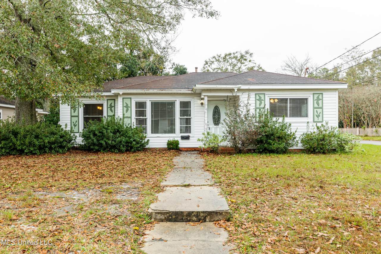 272 Dewey Circle - Photo 1