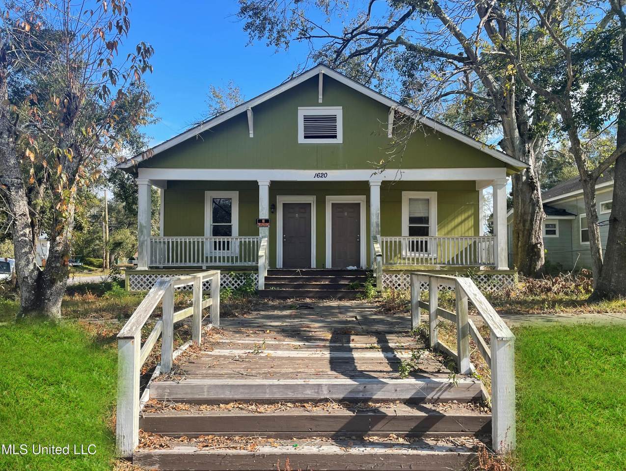 1620 32nd Avenue - Photo 1