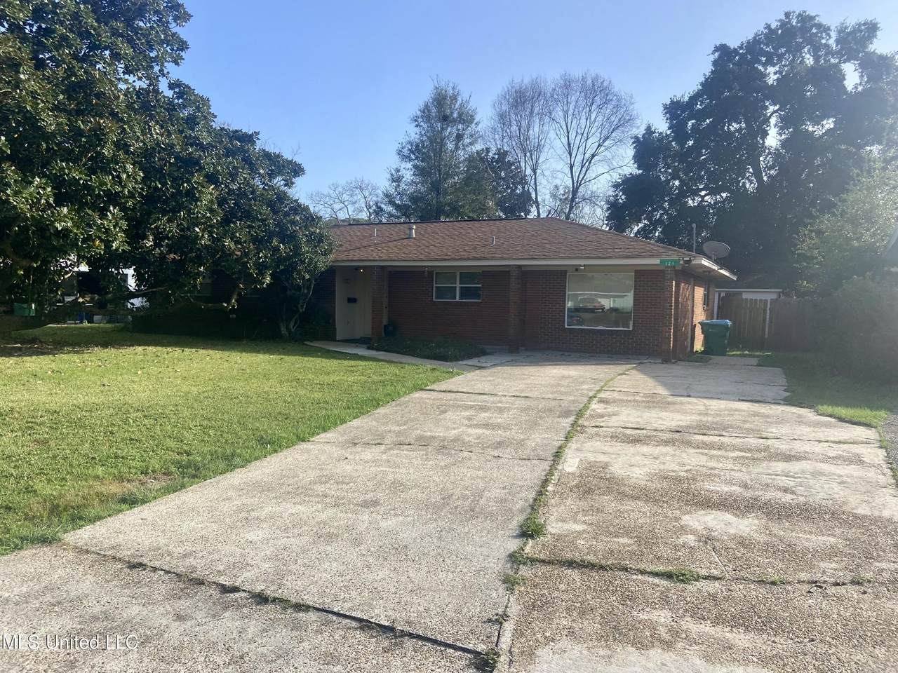 121 Woodglen Drive - Photo 1