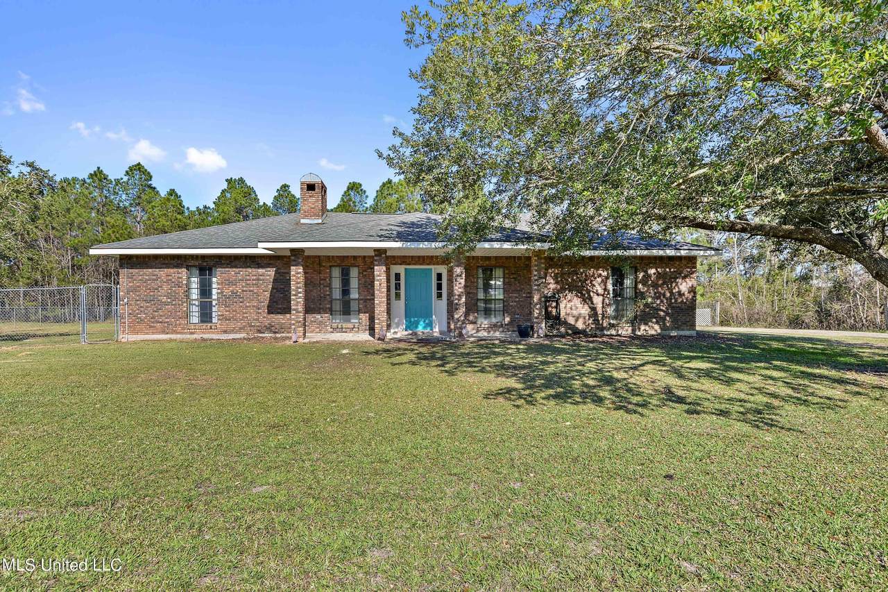 3098 Longfellow Drive - Photo 1