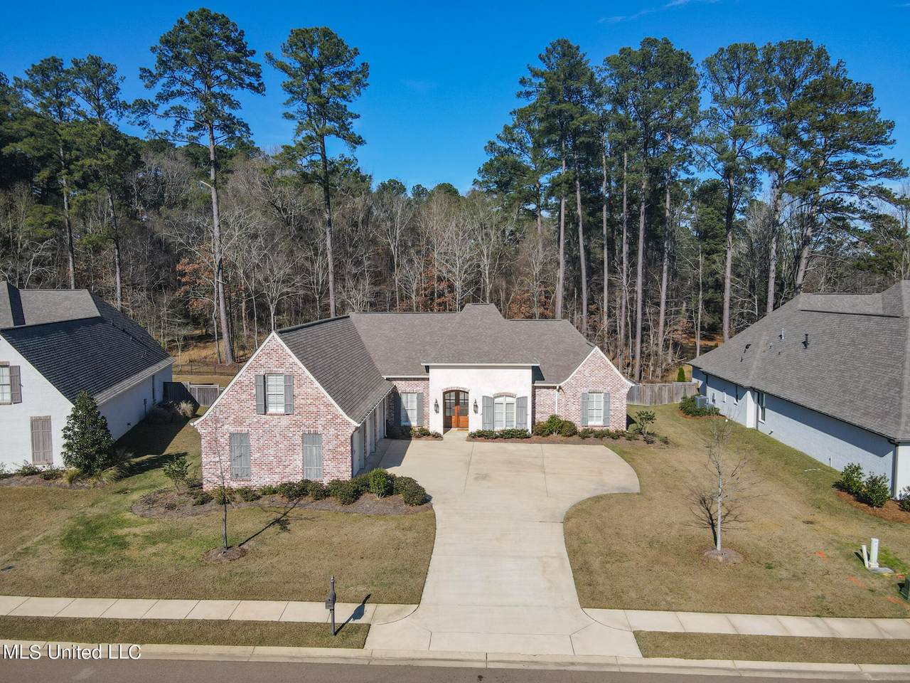 406 Maple Lane - Photo 1