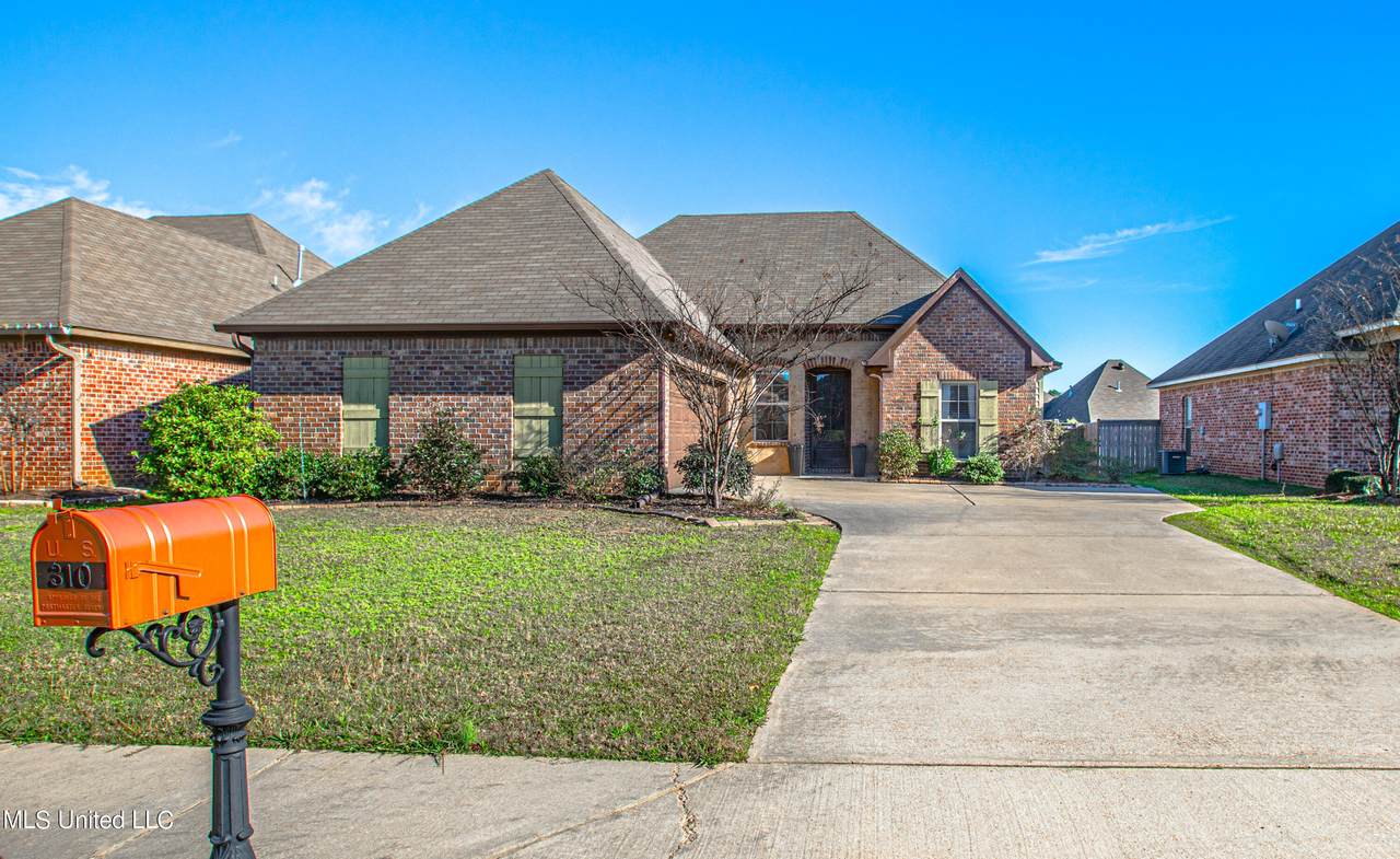310 Ridge Pointe Drive - Photo 1