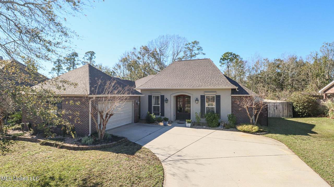 141 Sea Oaks Boulevard - Photo 1
