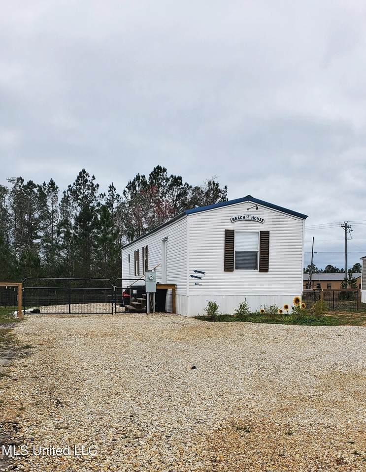 8 Little Beaver Lane - Photo 1