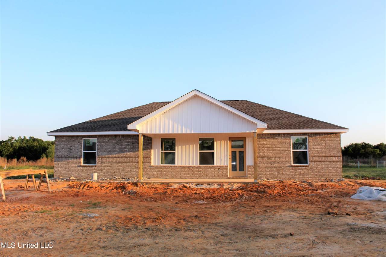 108 Trevor Lane - Photo 1