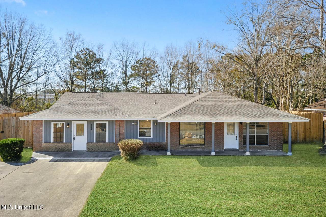 813 Wildwood Drive - Photo 1