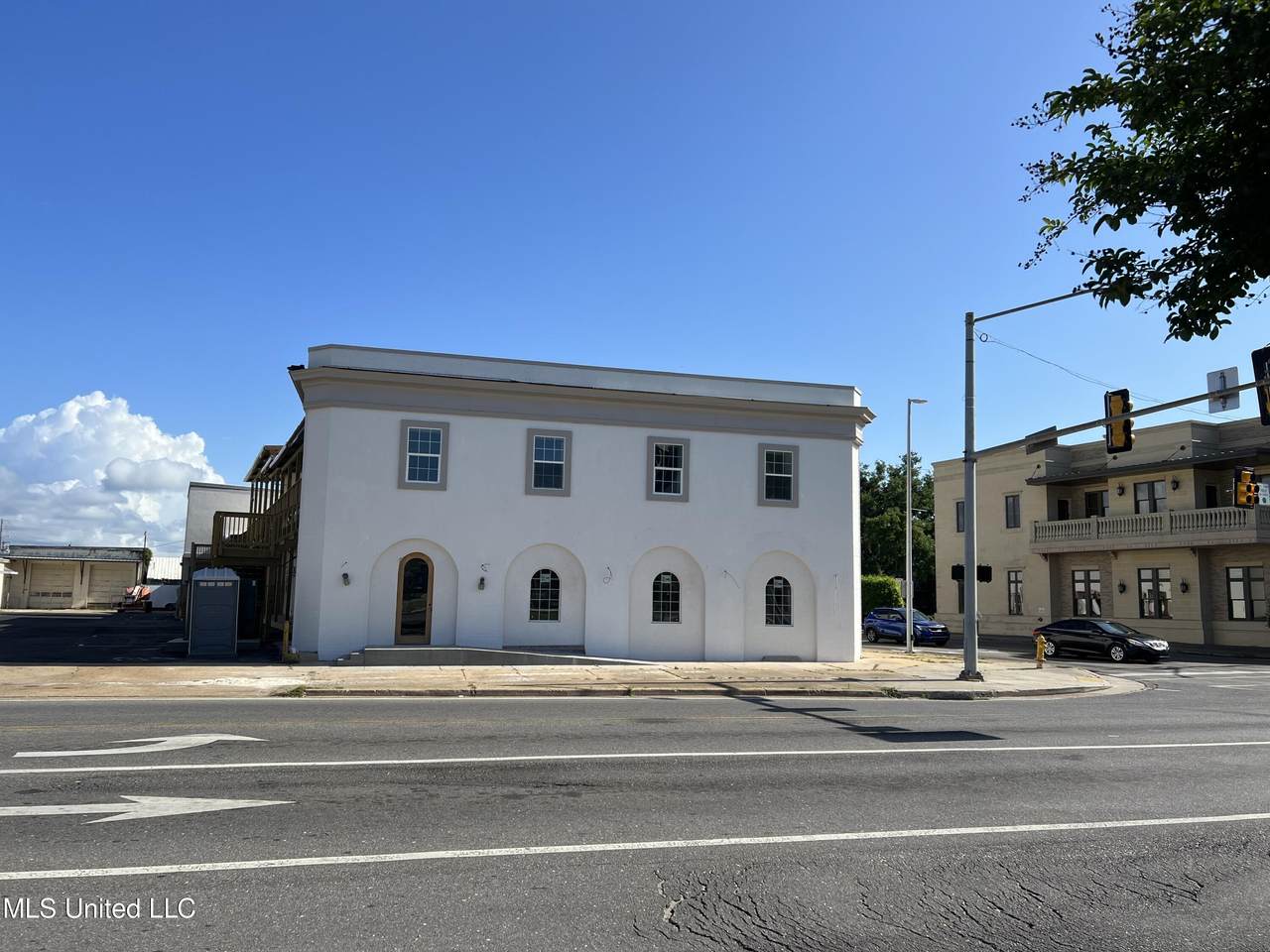 902 Howard Avenue - Photo 1