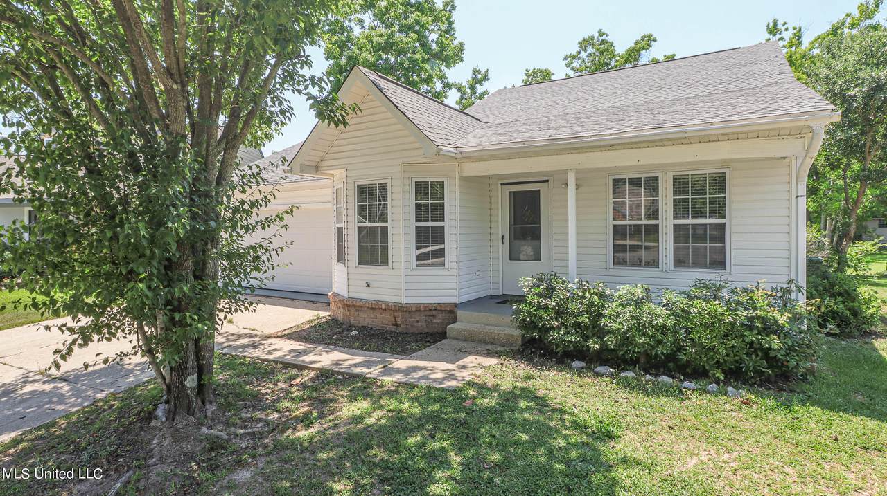 110 Yolanda Court - Photo 1