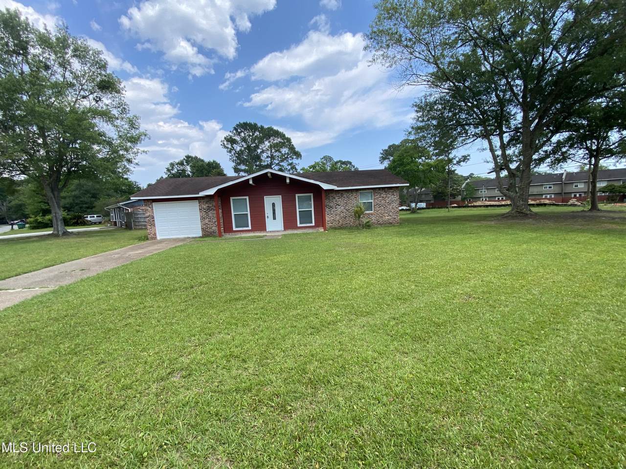 5504 Hampstead Avenue - Photo 1