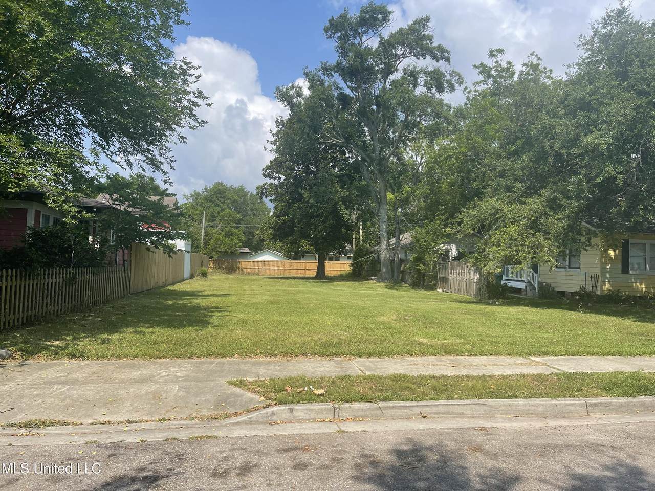 905 39th Avenue - Photo 1