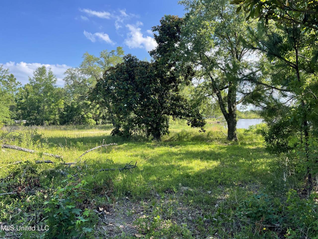 350 Poindexter Drive - Photo 1