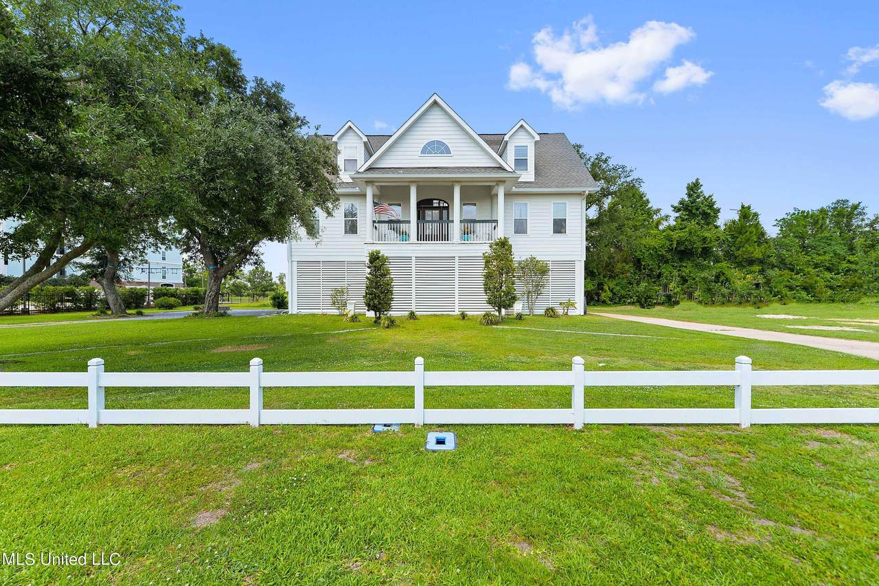 125 Boisdore Avenue - Photo 1