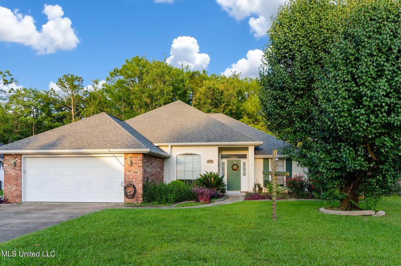 12207 Charwood Avenue - Photo 1