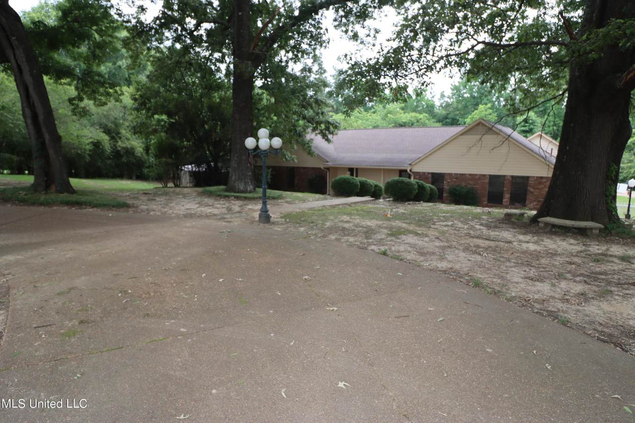 8141 Hunters Hill Cove - Photo 1