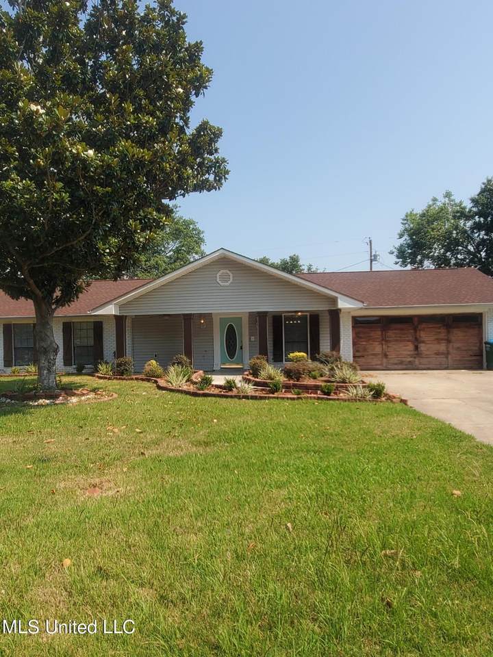 11168 Alden Drive - Photo 1