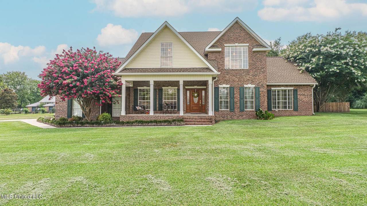 18278 Robinwood Drive - Photo 1