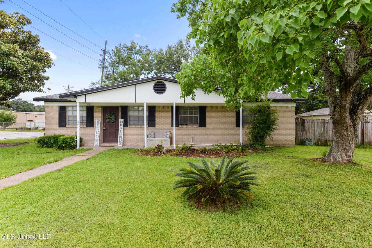 3006 Rhonda Ln - Photo 1